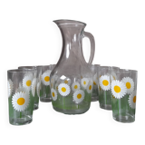 Service at orangeade daisies