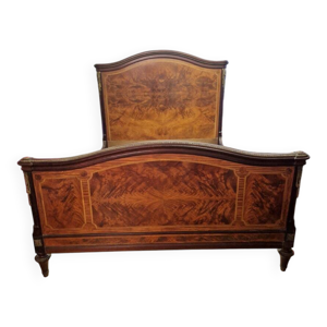 Lit en bois de placage