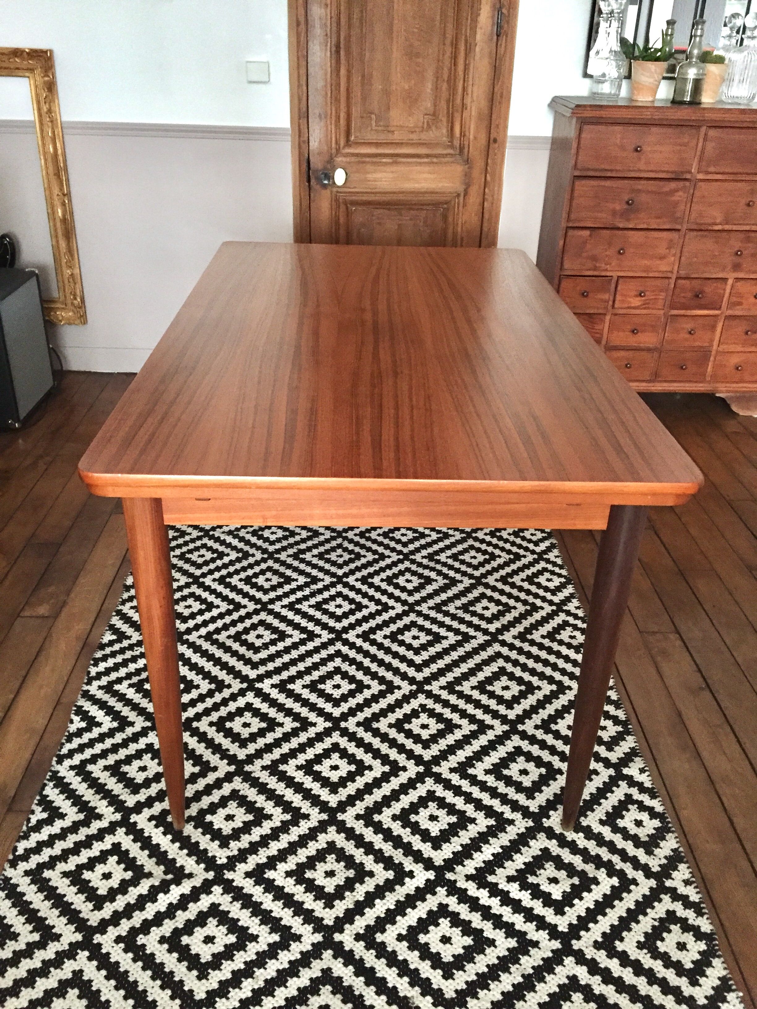 Extendable Scandinavian table