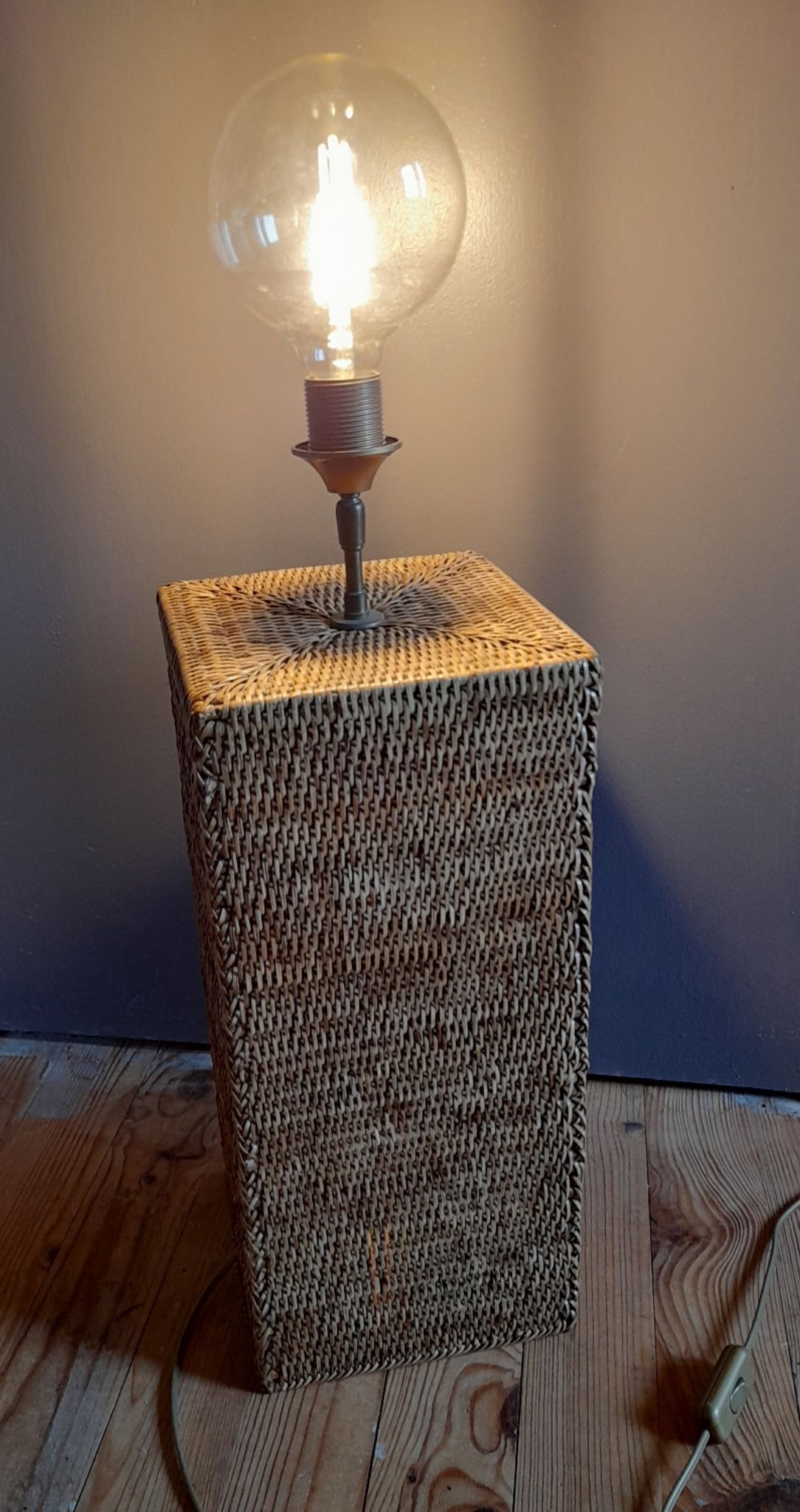 Pied de lampe rotin tressé, carré, vintage 1970