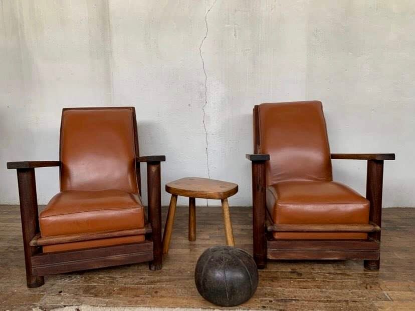PAIR OF BRUTALIST ARMCHAIRS IN TEAK AND VINTAGE COGNAC LEATHER FROM THE 1950S