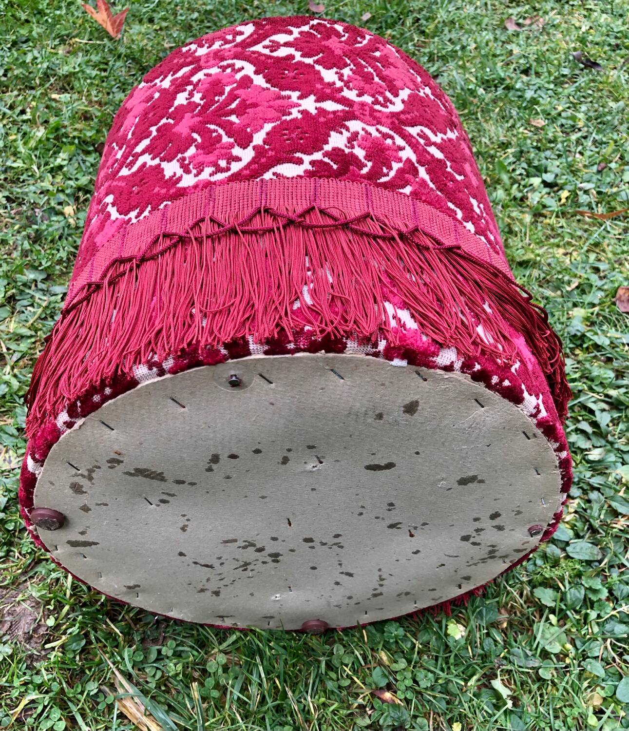 Fringed velvet pouf