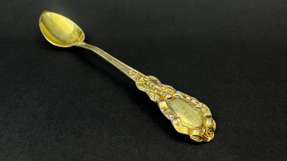 12 dessert spoons in vermeil, Minerva 19th century, blackened pear tree box