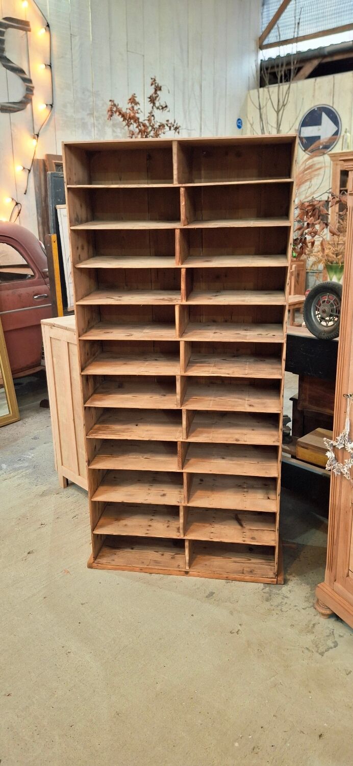 Meuble d'atelier à casiers