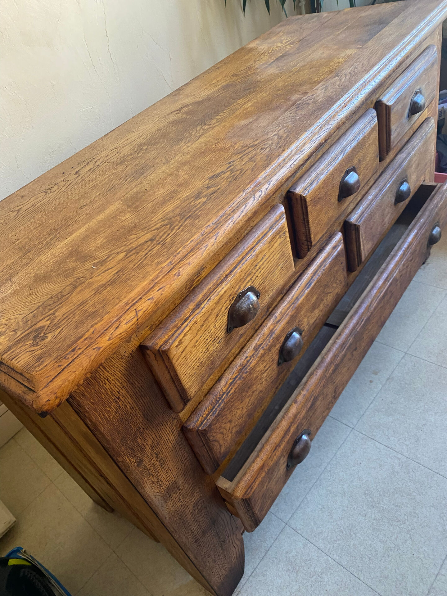 Solid oak chest of drawers