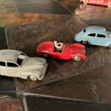 Lot 3 voiturettes dinky toys, peugeot, maserati, volkswagen