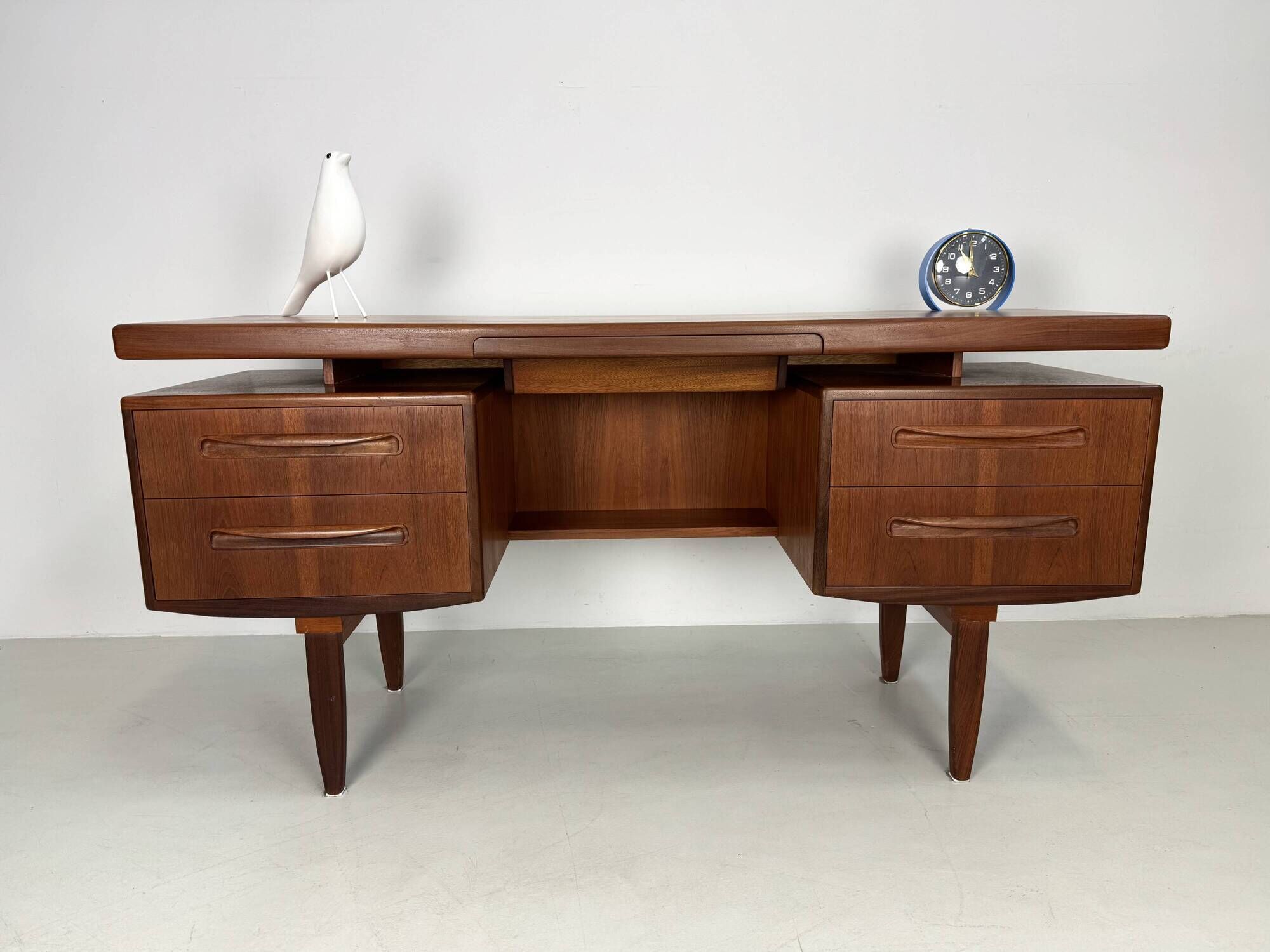 Vintage desk by G-Plan from the Fresco series by Victor Wilkins.