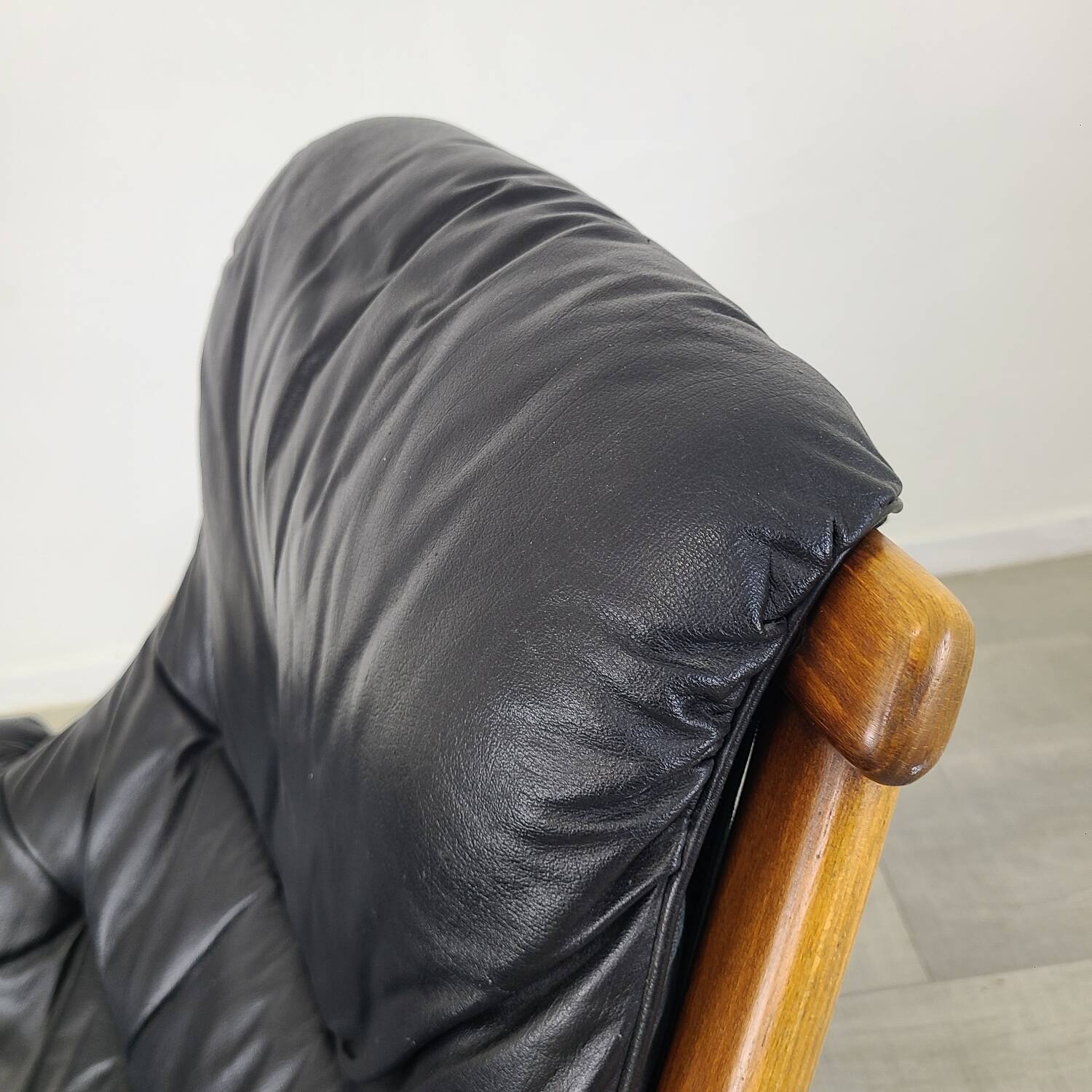 Fauteuil design scandinave cuir teck vintage Gote Mobler