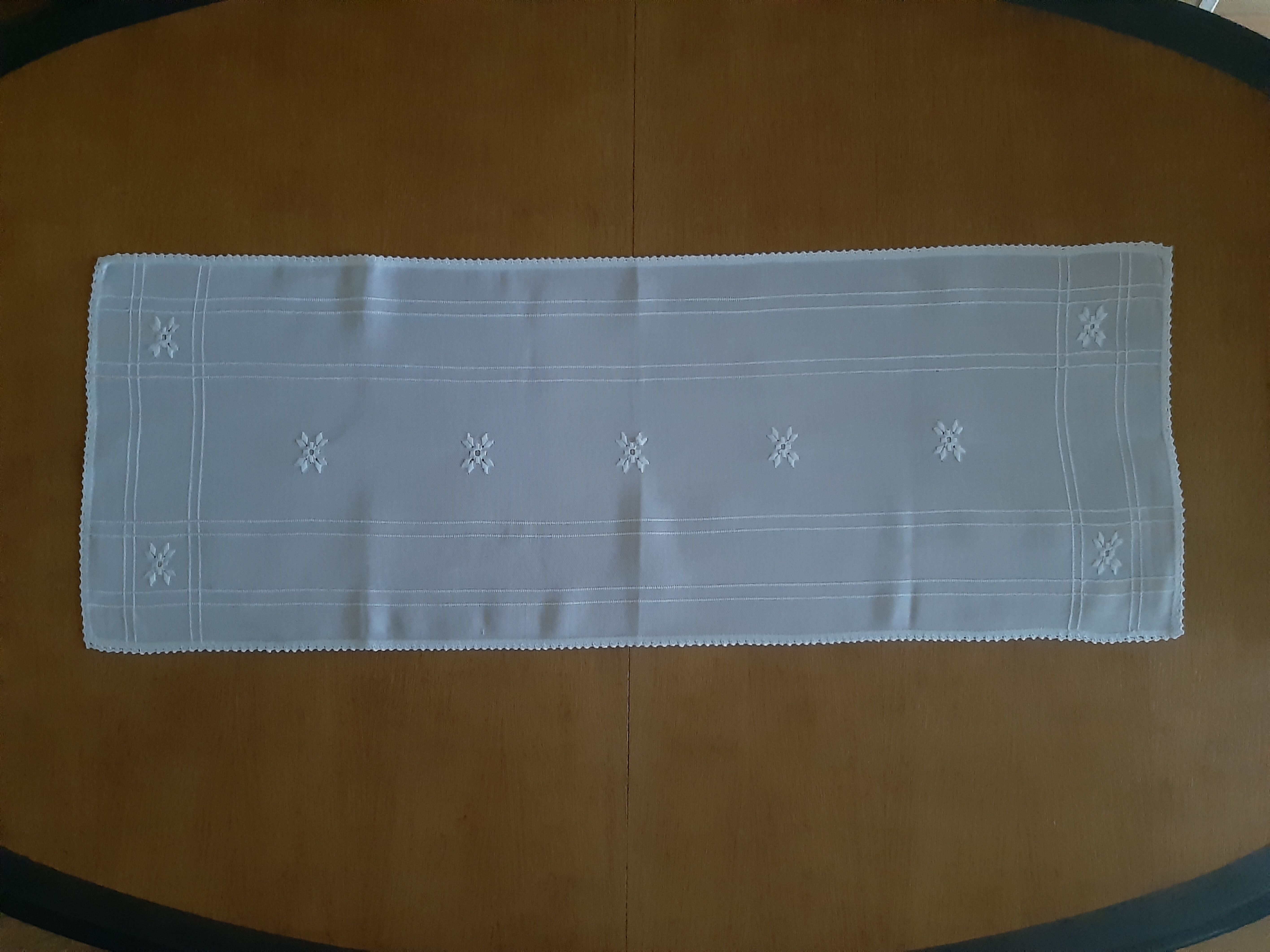 6 towels and table path