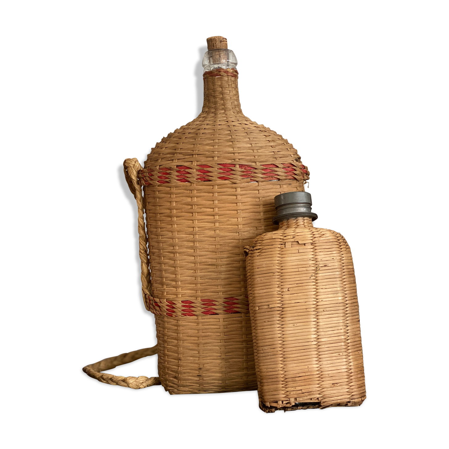 Duo de bouteilles en rotin
