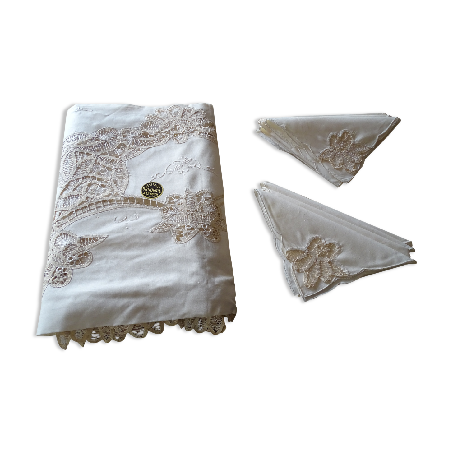Embroidered tablecloth and 12 old linen towels 260 out of 165