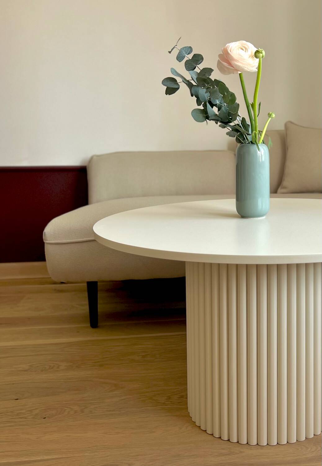 table basse ronde cannelée beige clair Ø 70 cm