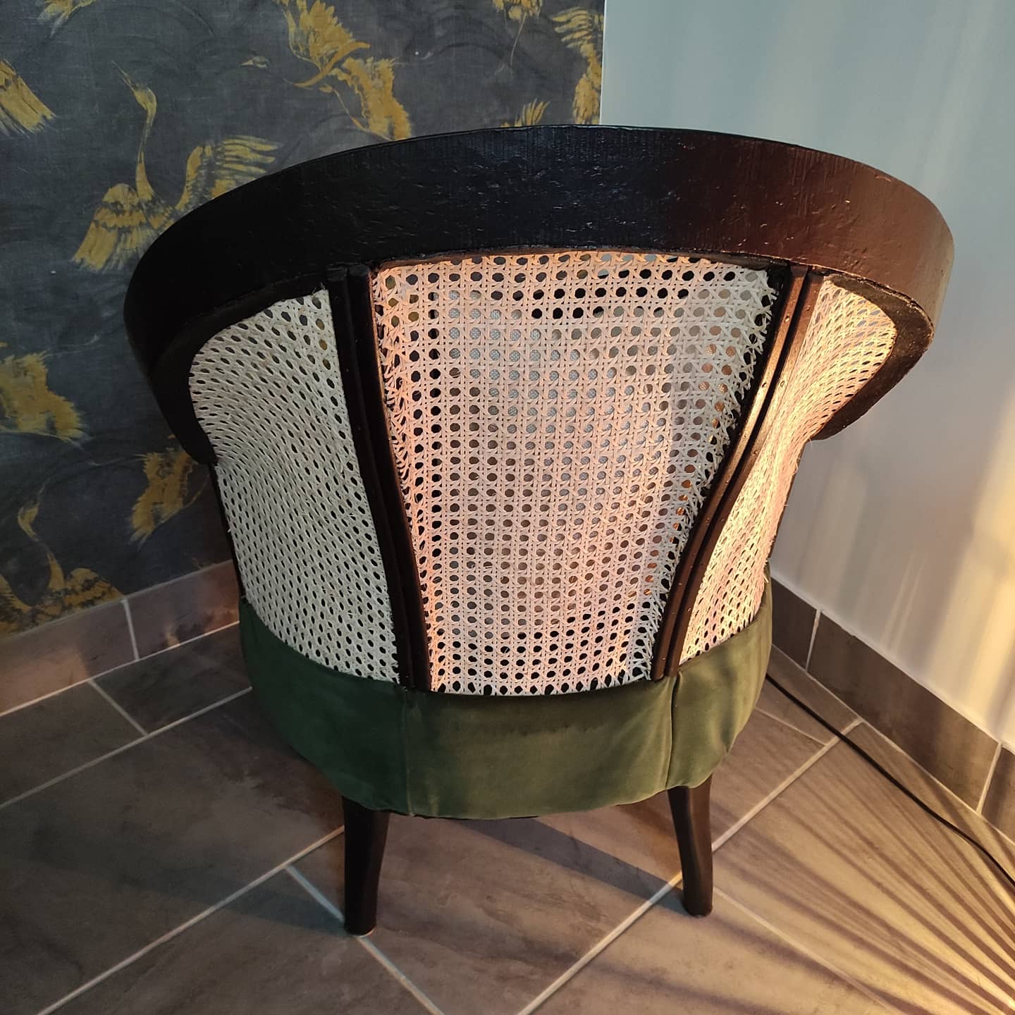 Fauteuil crapaud velours et cannage