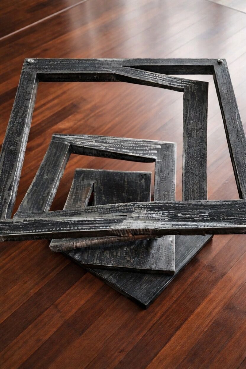 ROCHE BOBOIS - DINING TABLE