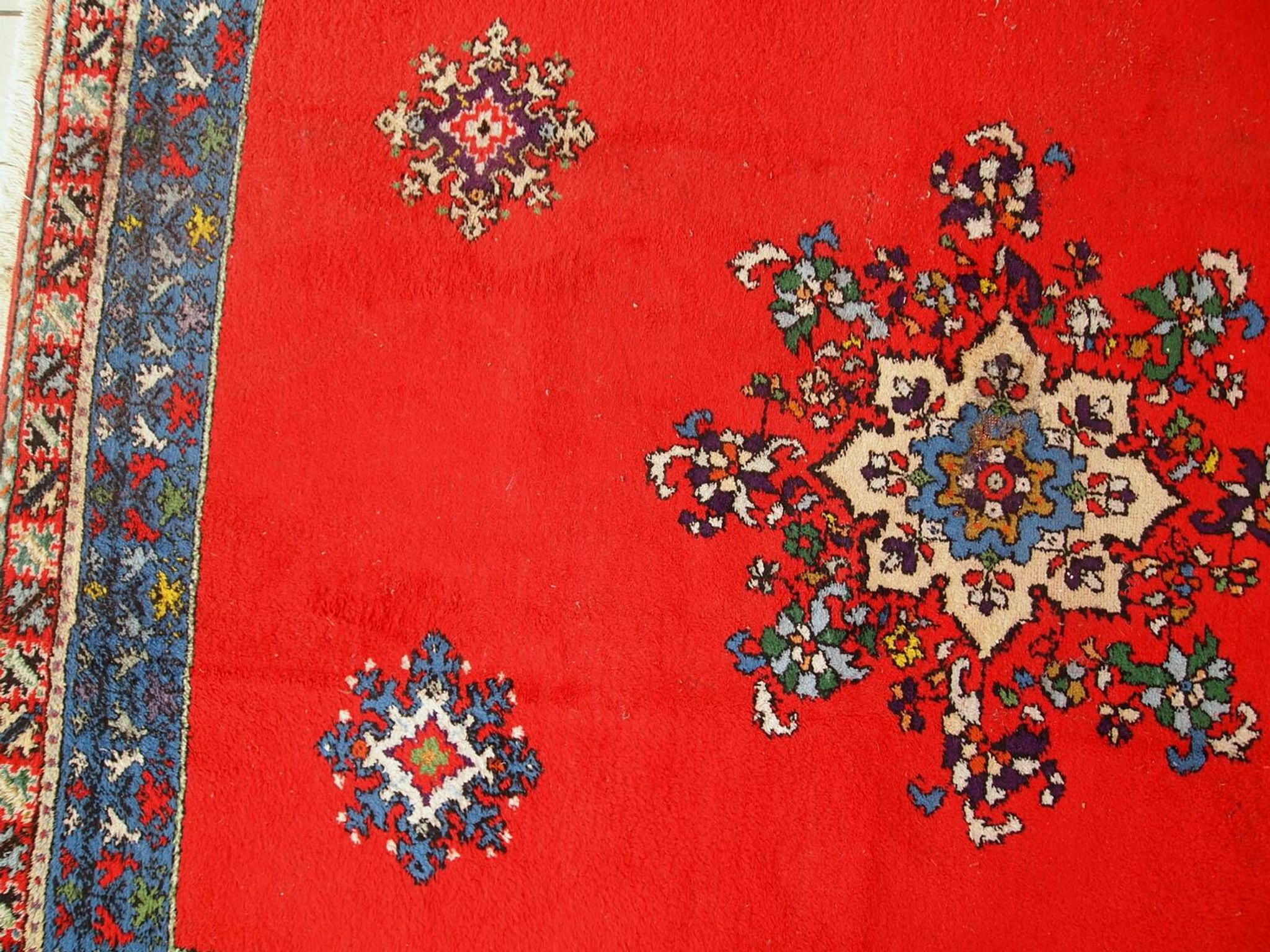 Tapis vintage fait main Berbère en laine rouge éclatant (170cm x 240cm)