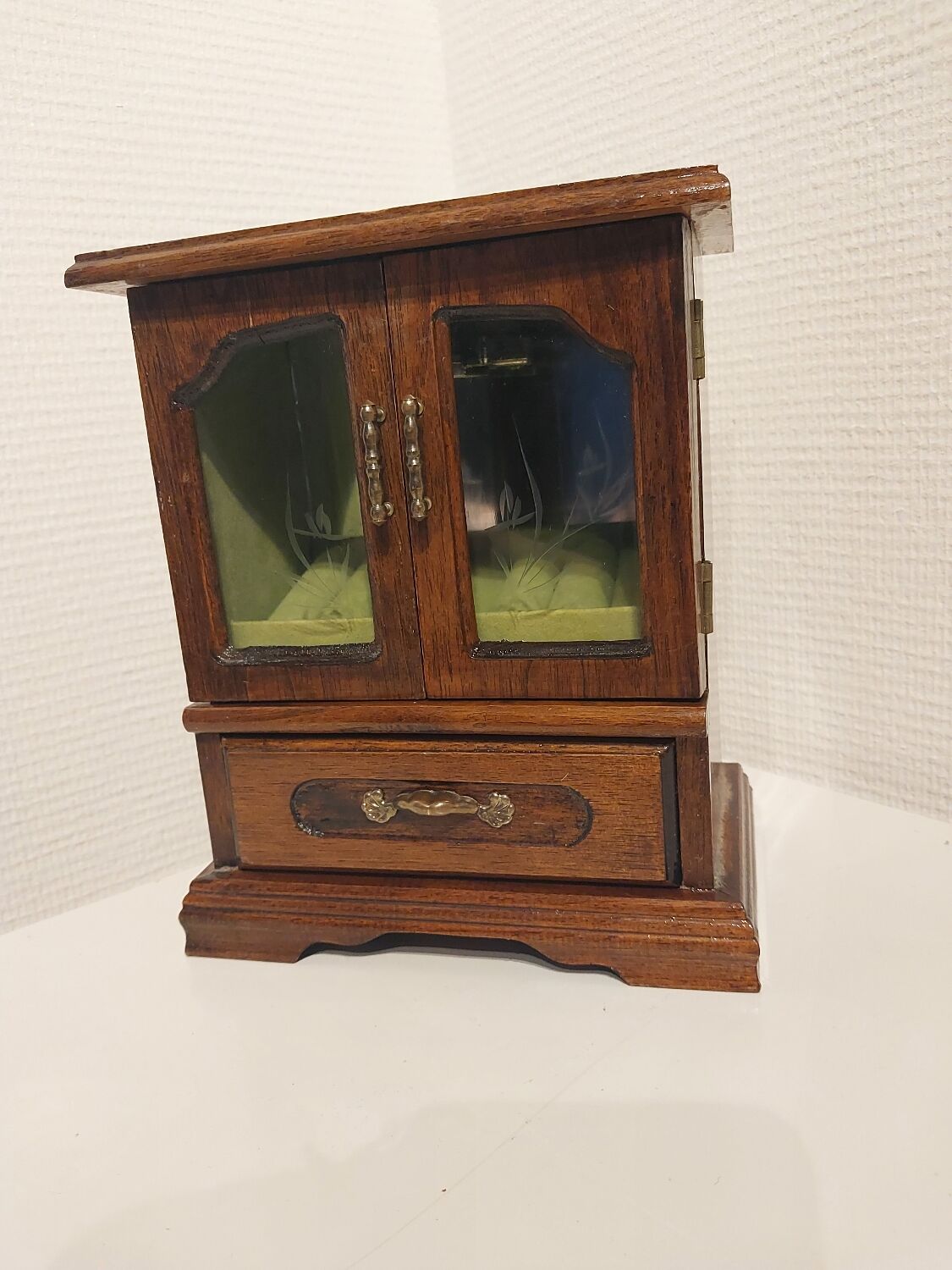 Jewelry box