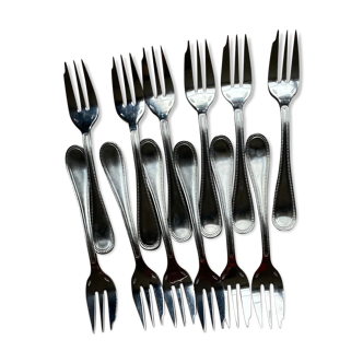 Vintage cake box and forks