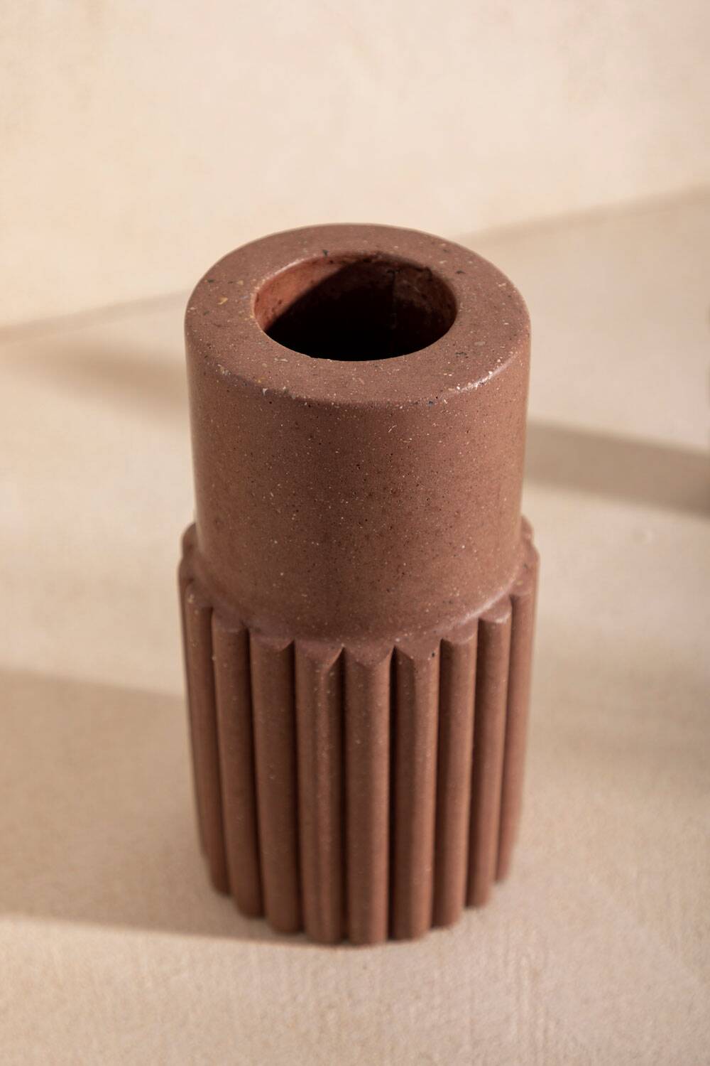 Dedé vase in moca concrete