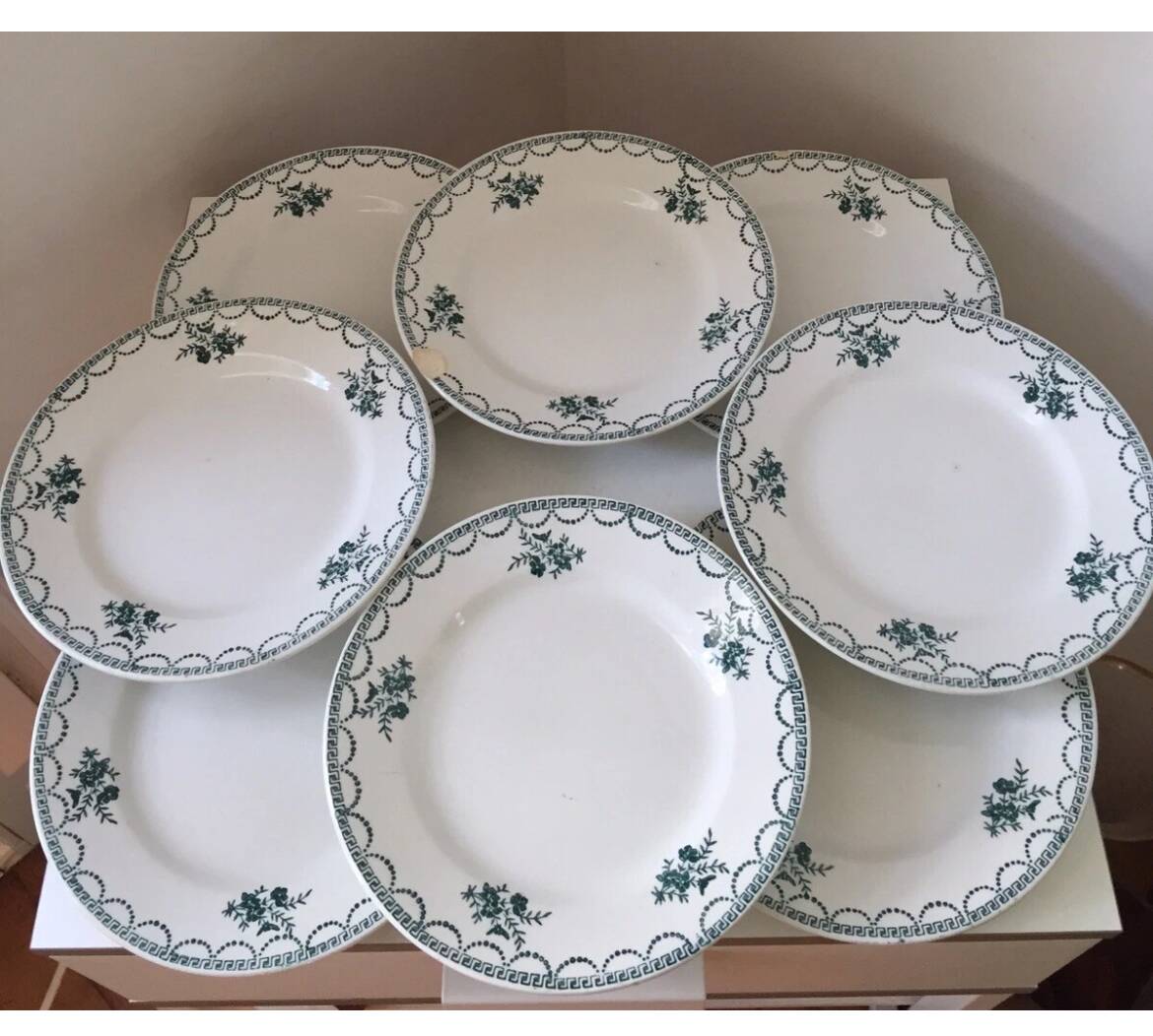Suite assiettes Terre de Fer décor vert fleurettes St Amand