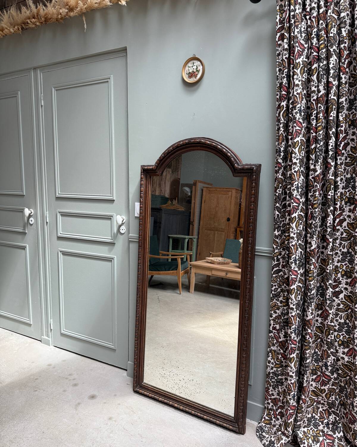 Grand miroir en bois perlé
