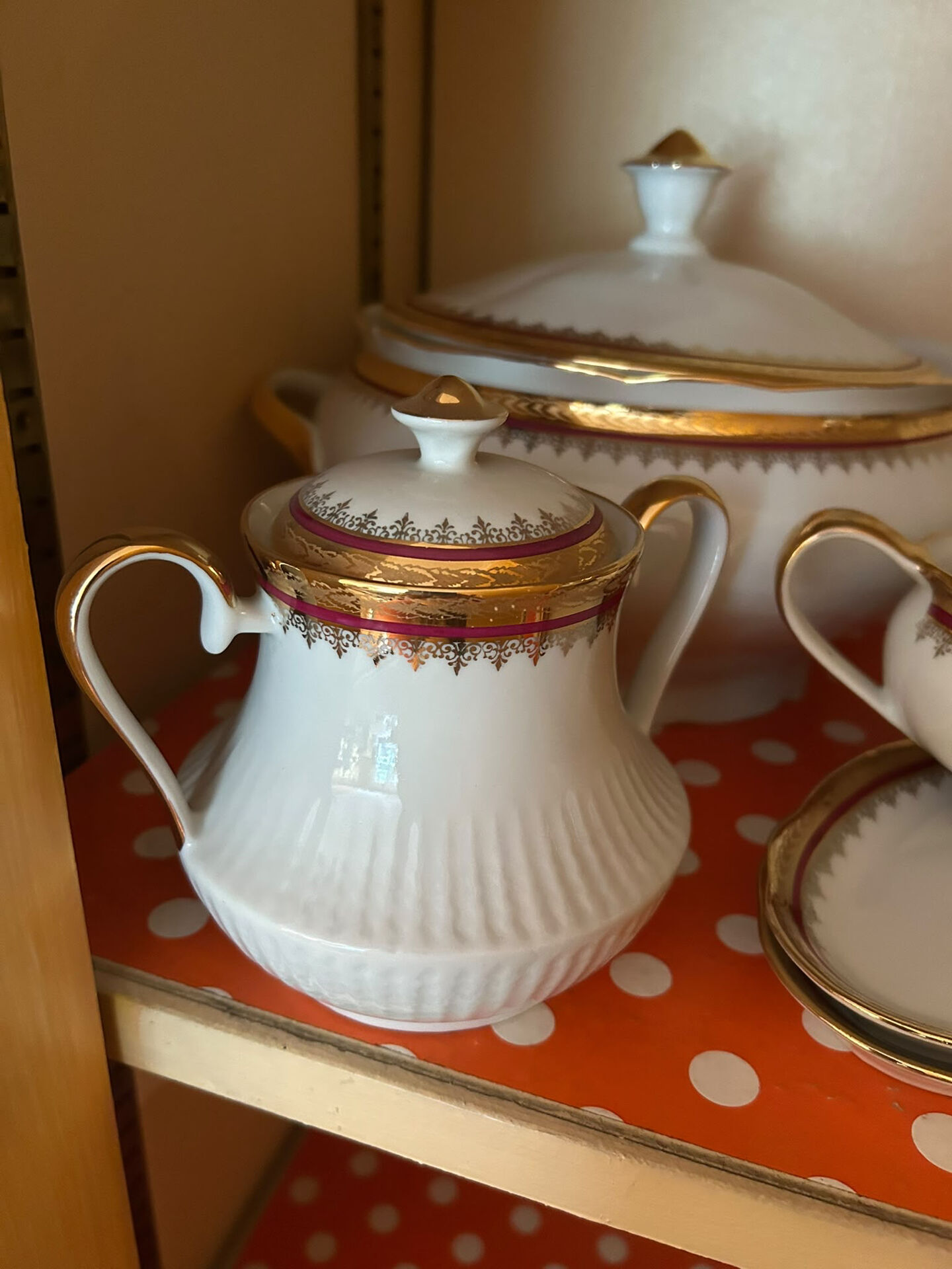 Service complet 78 pièces en porcelaine de Limoges filet or