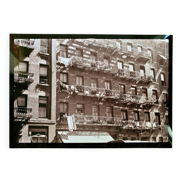 Typical urban façade of 1930s New York — The soul of old Manhattan