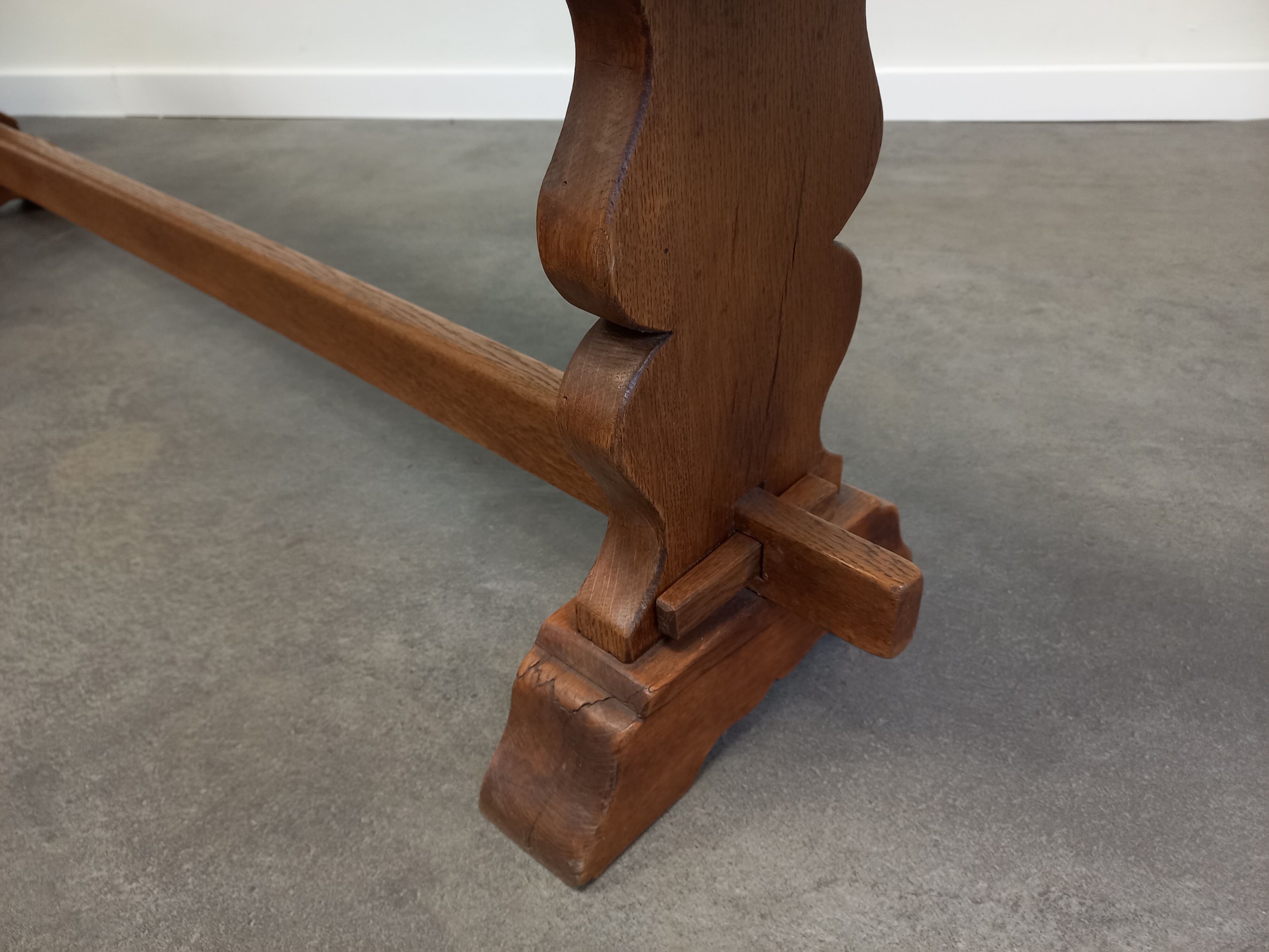 Farmhouse table and its 2 benches