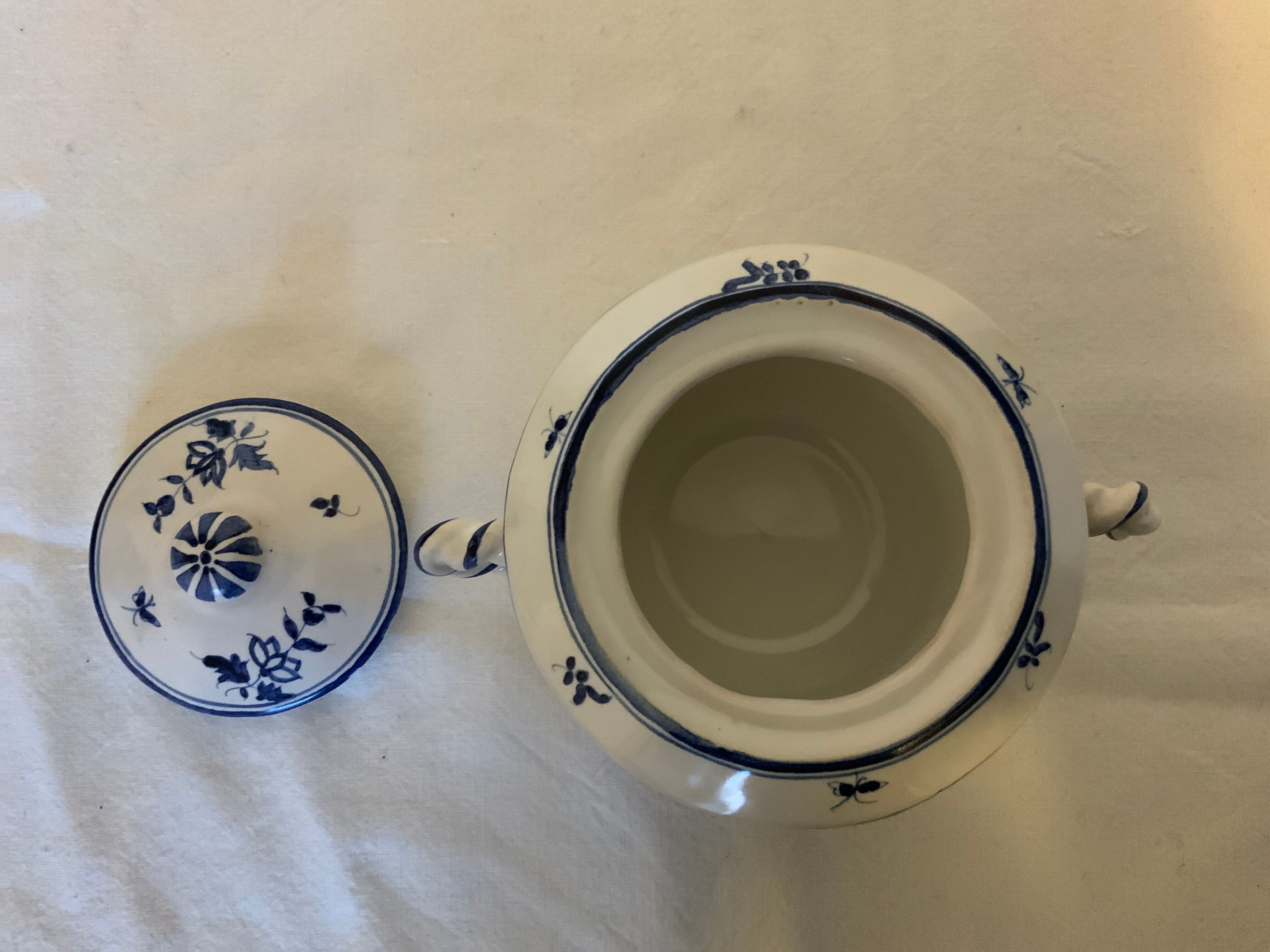 Mossy earthenware cream pot