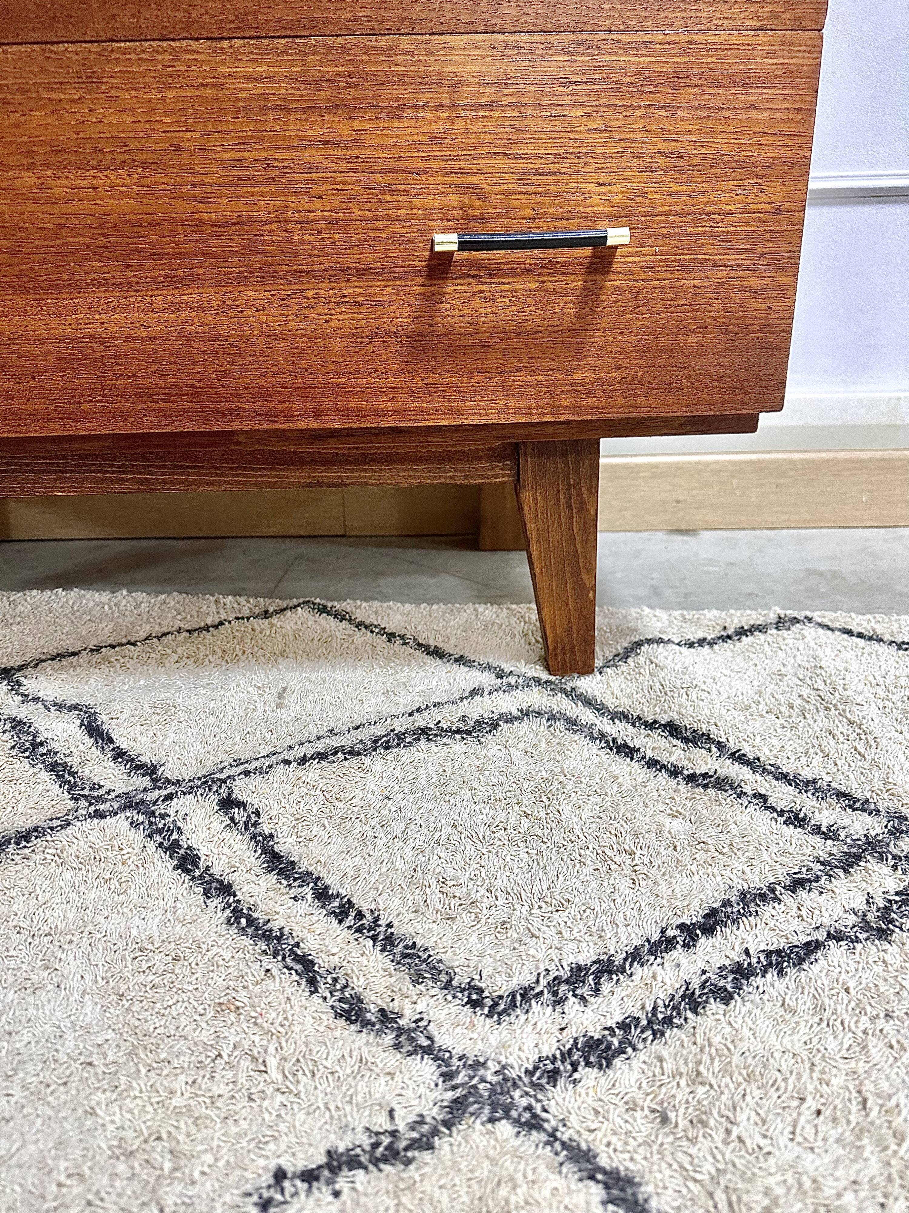 Chest of drawers feet compass black singing