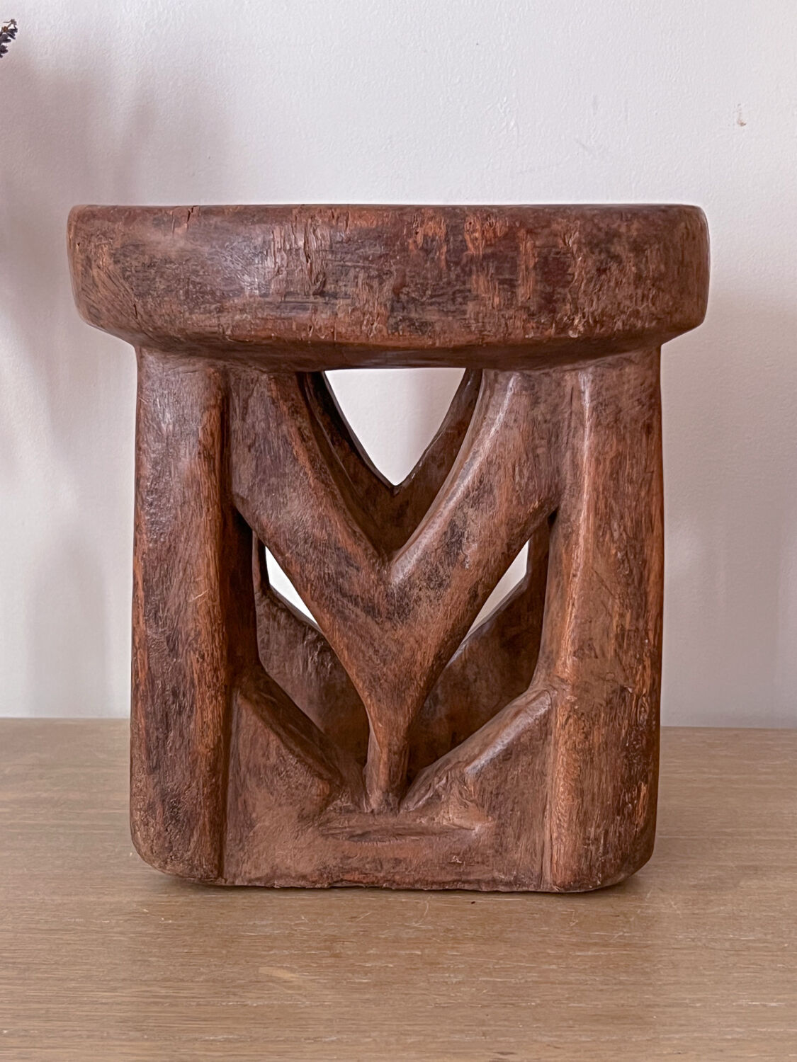 Bamileke wooden stool (Cameroon)
