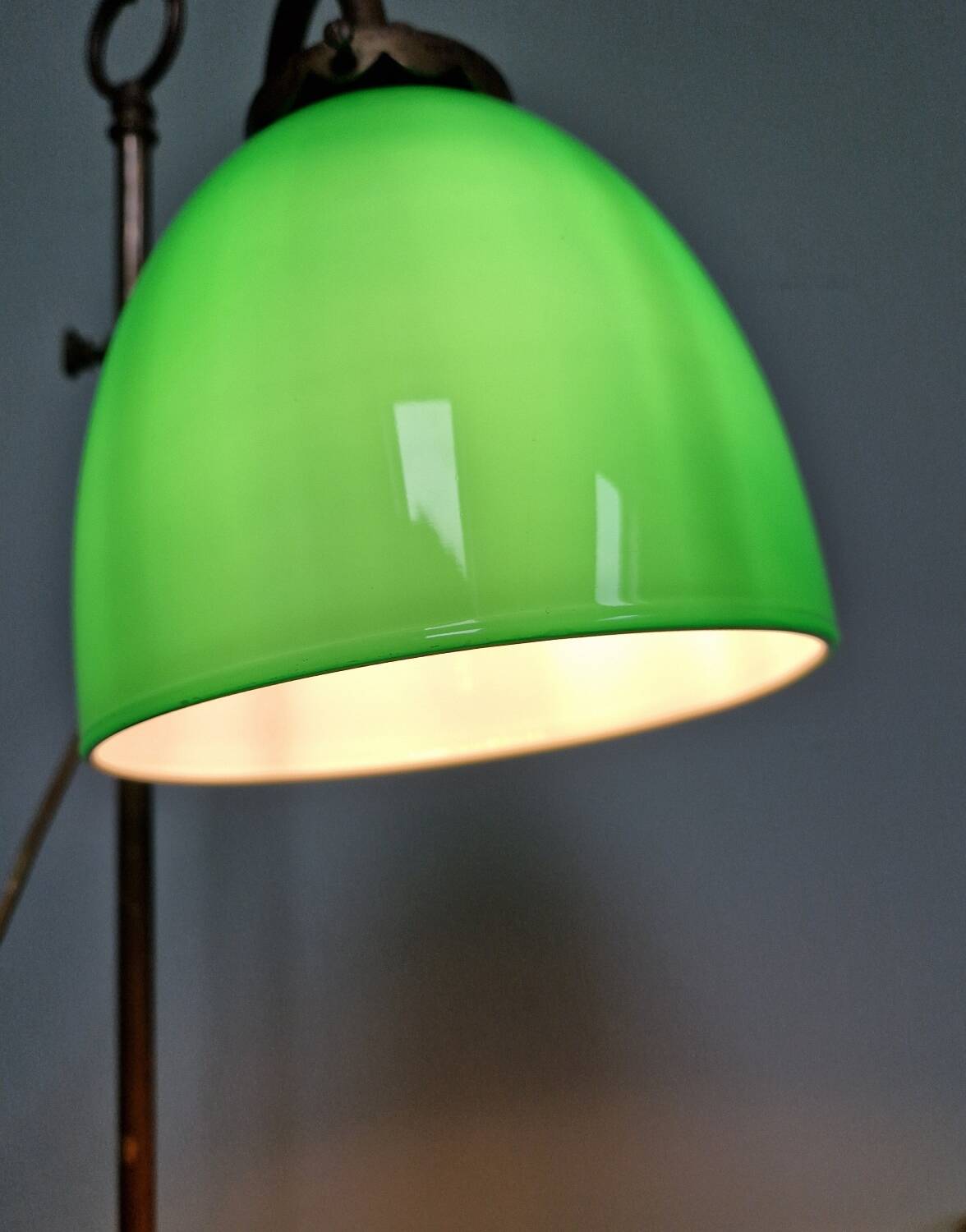 Art Deco brass and green opaline desk lamp, 1920-30