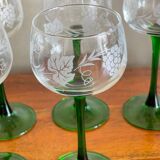 6 stemmed glasses with vine decor
