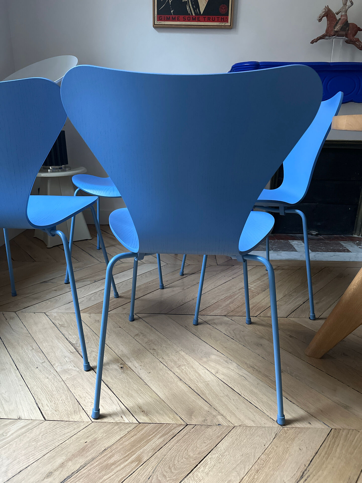 Fritz Hansen Series 7 chairs designed by Arne Jacobsen.