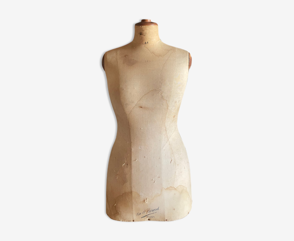 Bust old mannequin