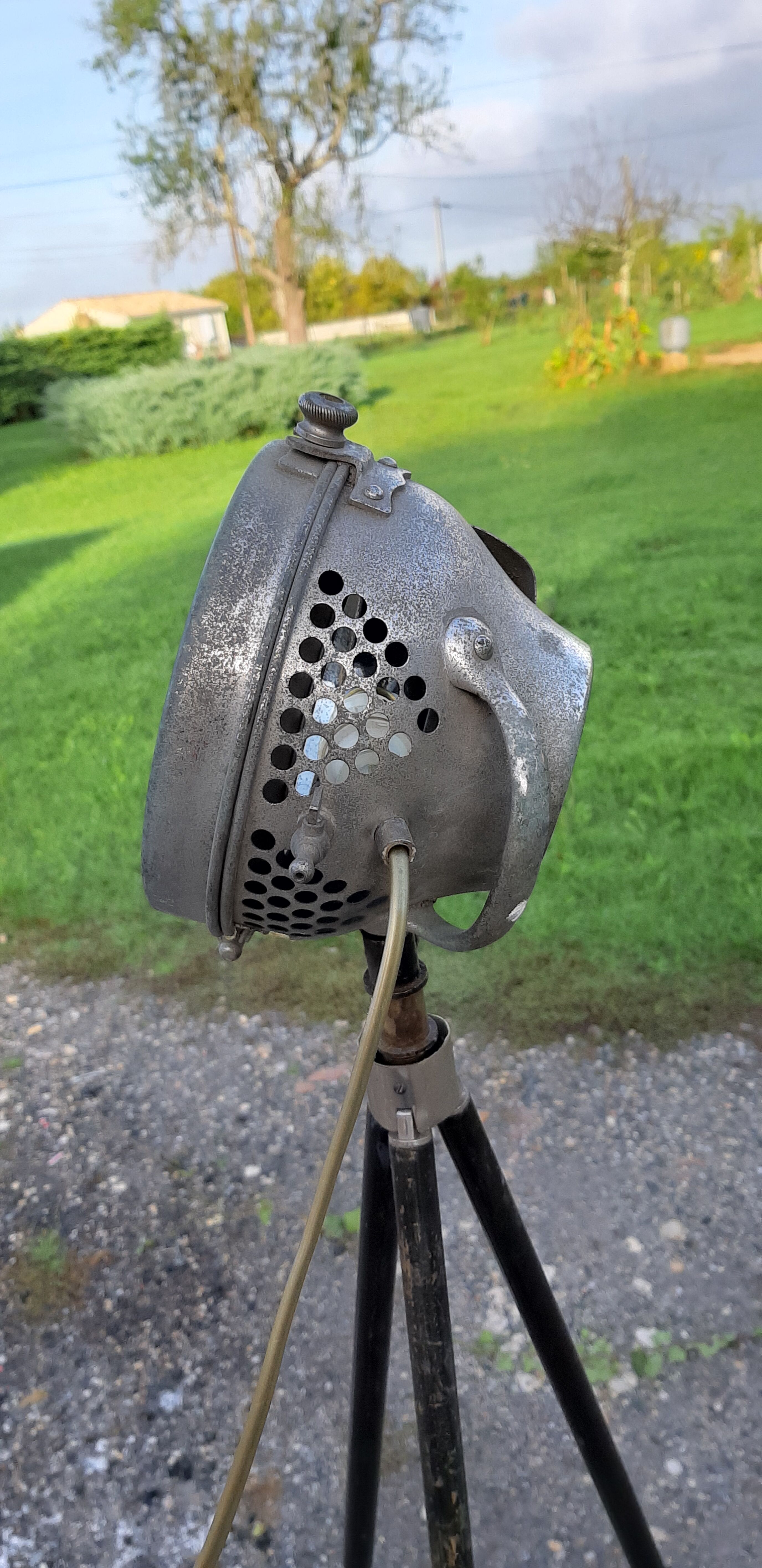 Lampe industrielle sur pied