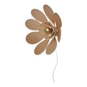 Flower wall light made of rattan and nude linen petals
