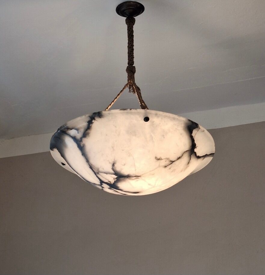 Lustre en albâtre veiné antique, 1920-30