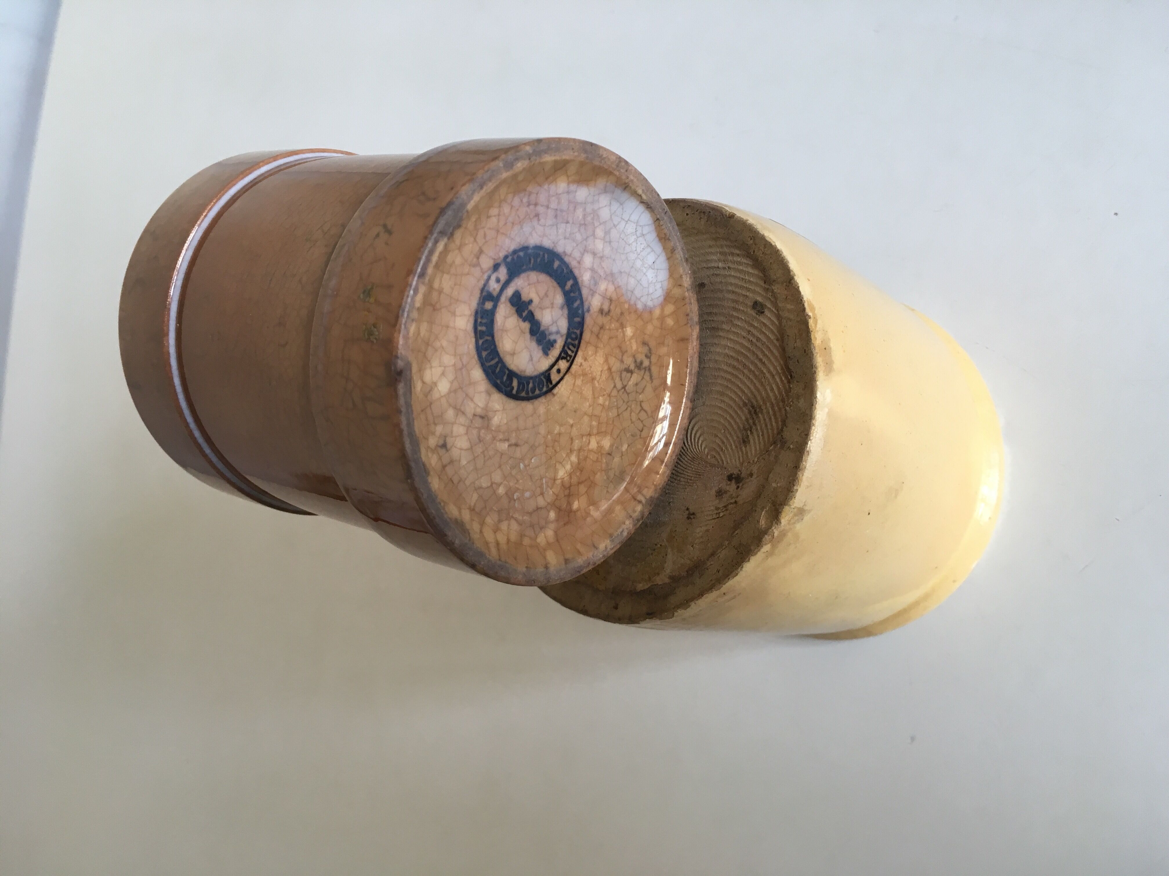 Paire de pots en terre de fer début XXe