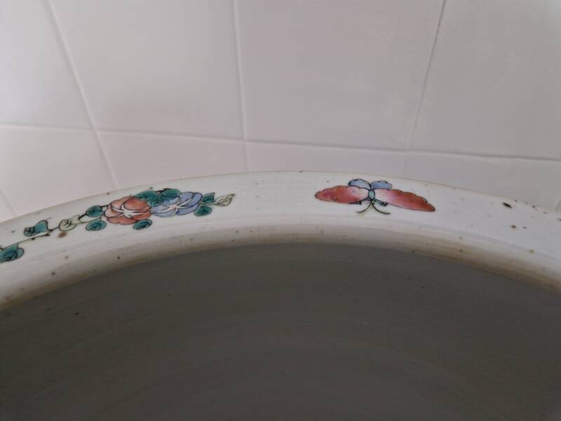 China - Circular fishbowl in Famille Rose enamel