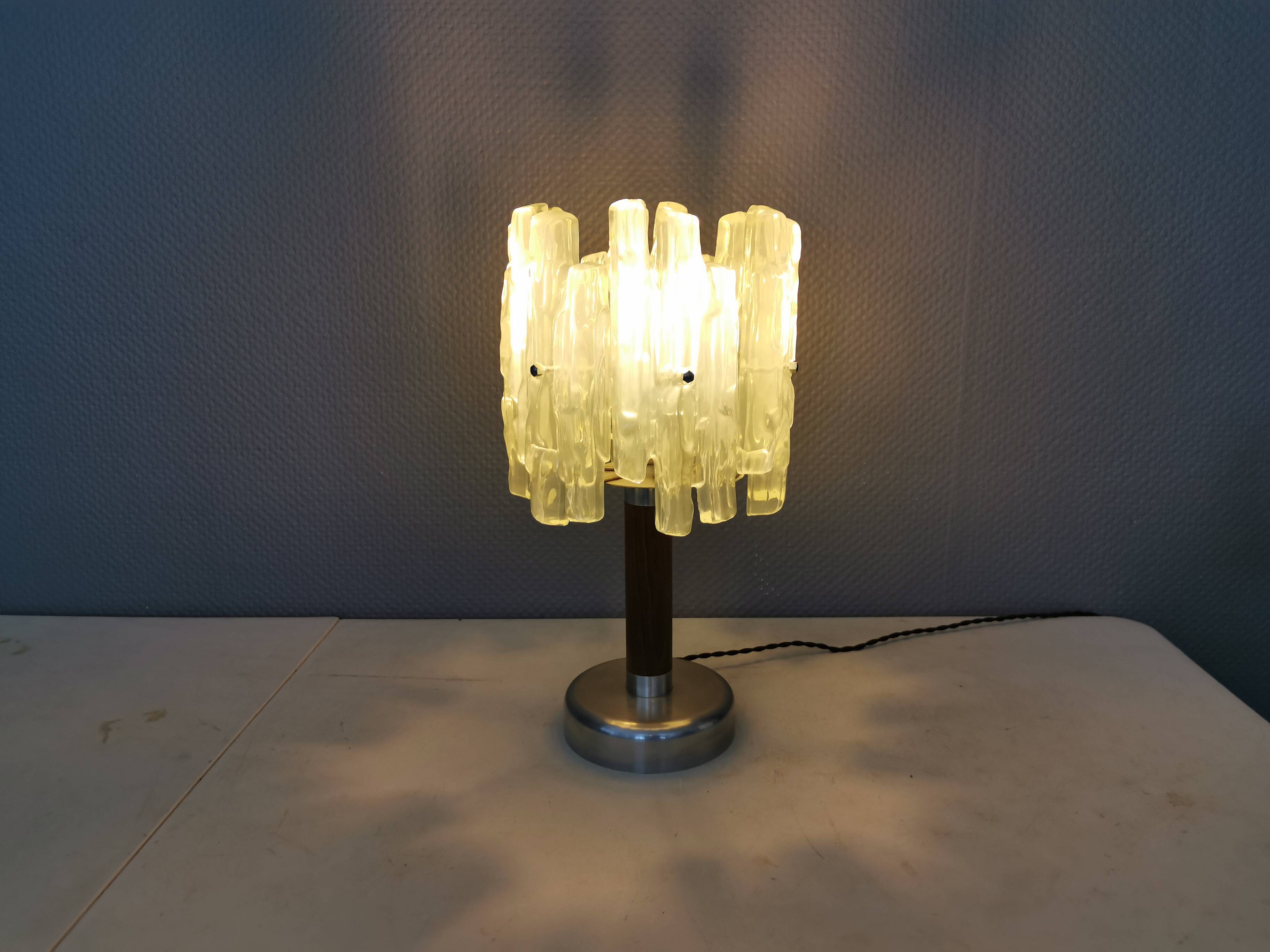Table lamp with a teak ‘trunk’, silver-coloured metal base, acrylic shade