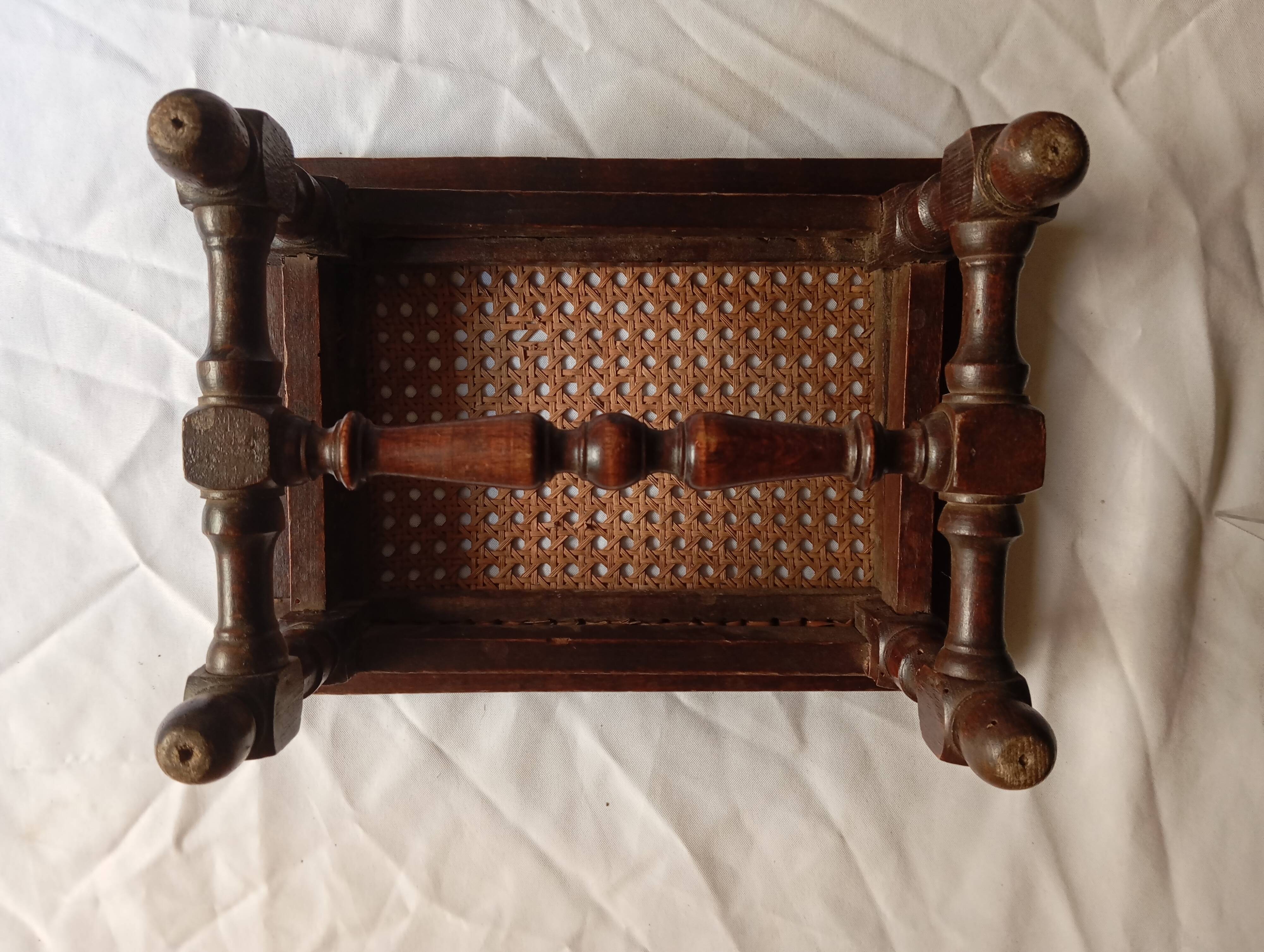 SMALL WOODEN BENCH / CANE