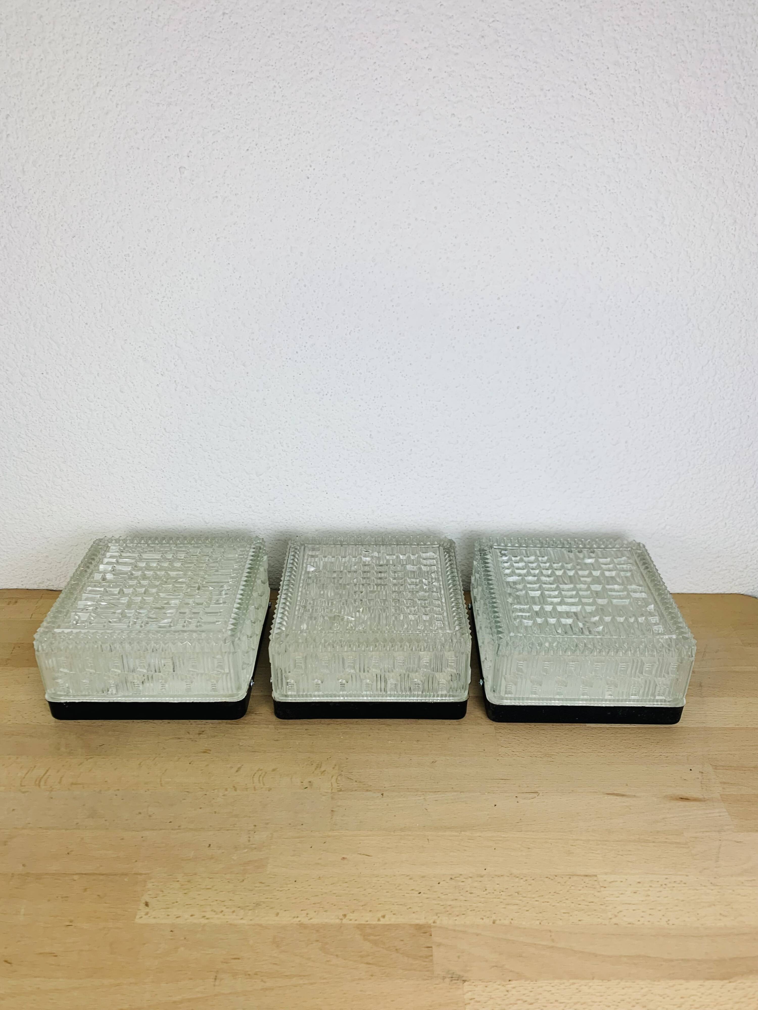 3 square wall lights in chiseled molded glass from the 50s, Holophane