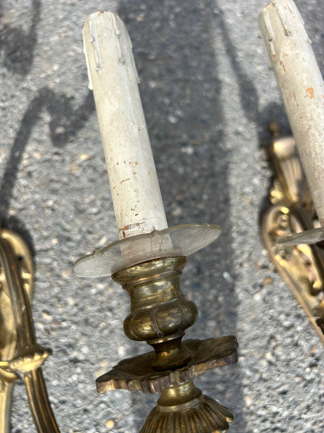 Pair of brass wall lights – Louis XVI style