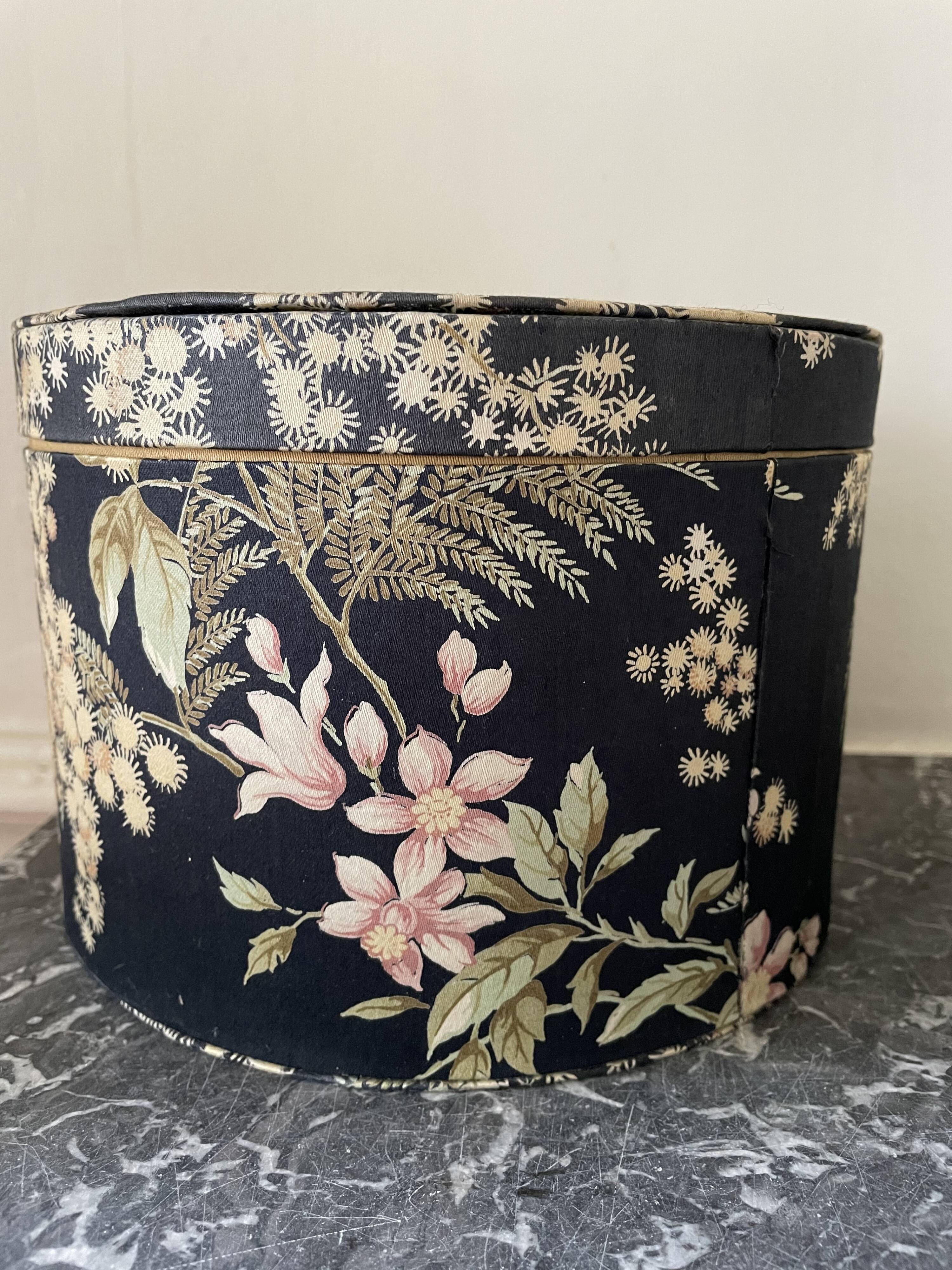 Round cloth boxes