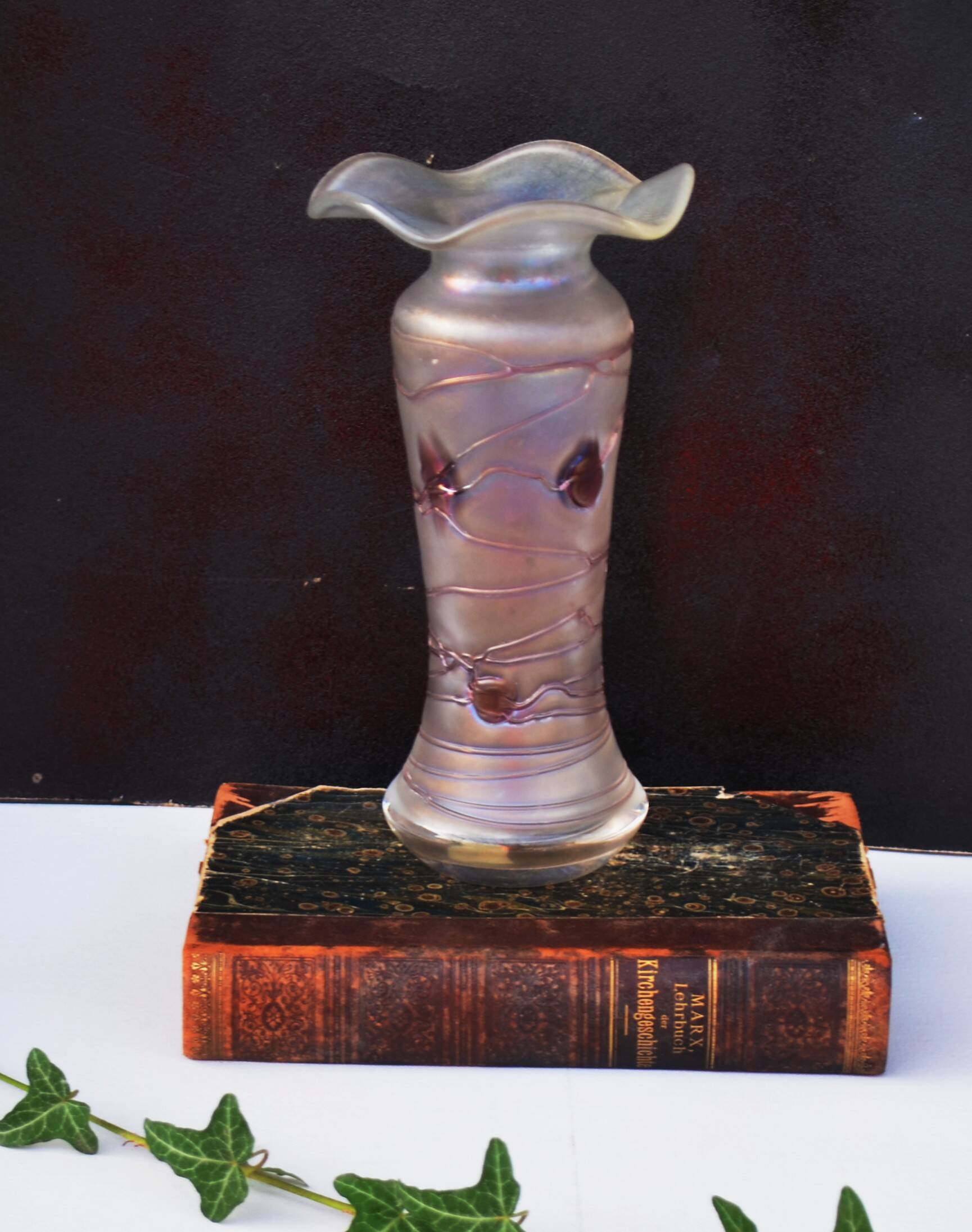 Vase Freiherr von Poschinger Iridescent glass with purple shades