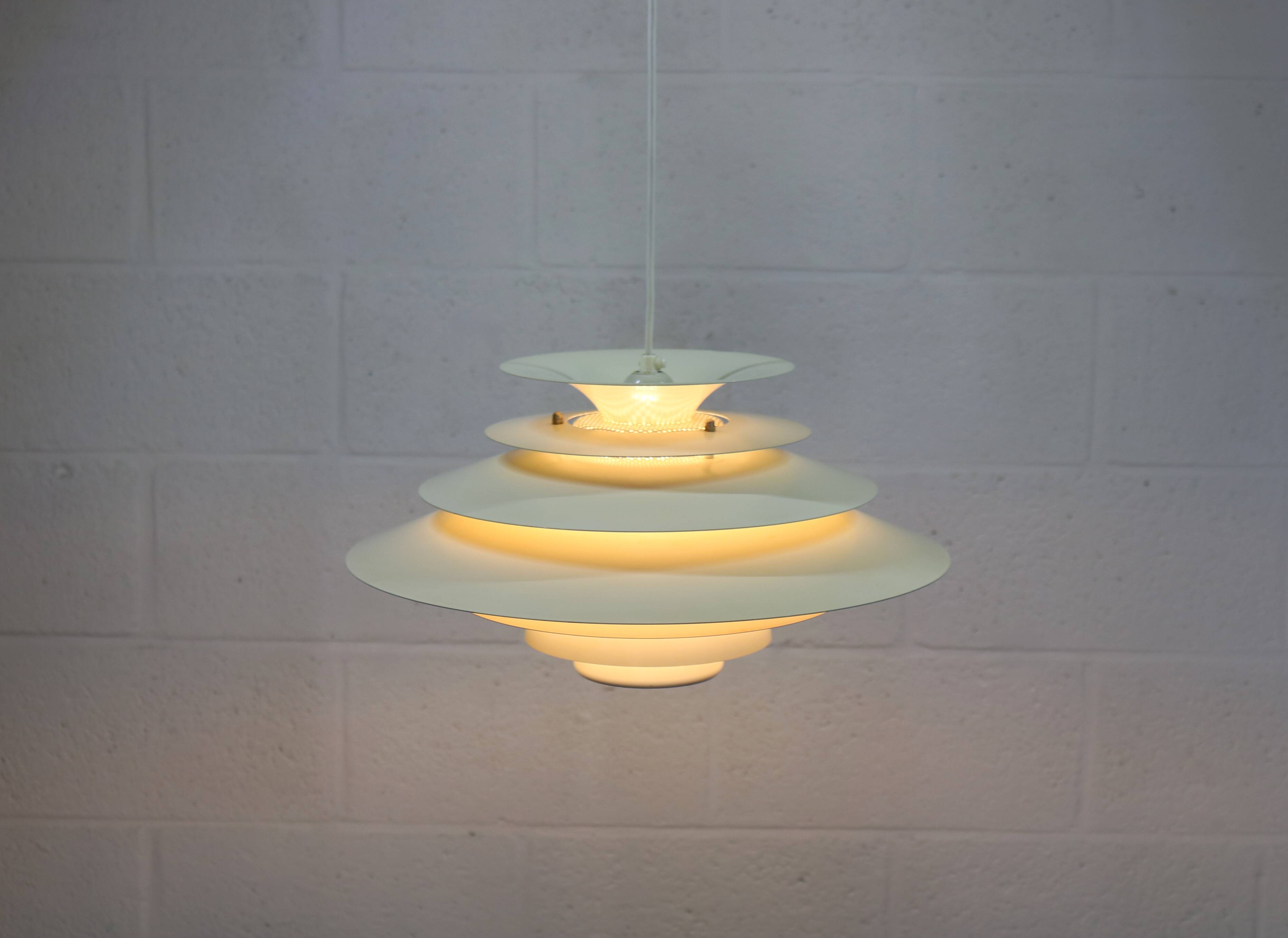 Suspension Jeka danoise blanche/beige - Éclairage moderne du milieu du siècle