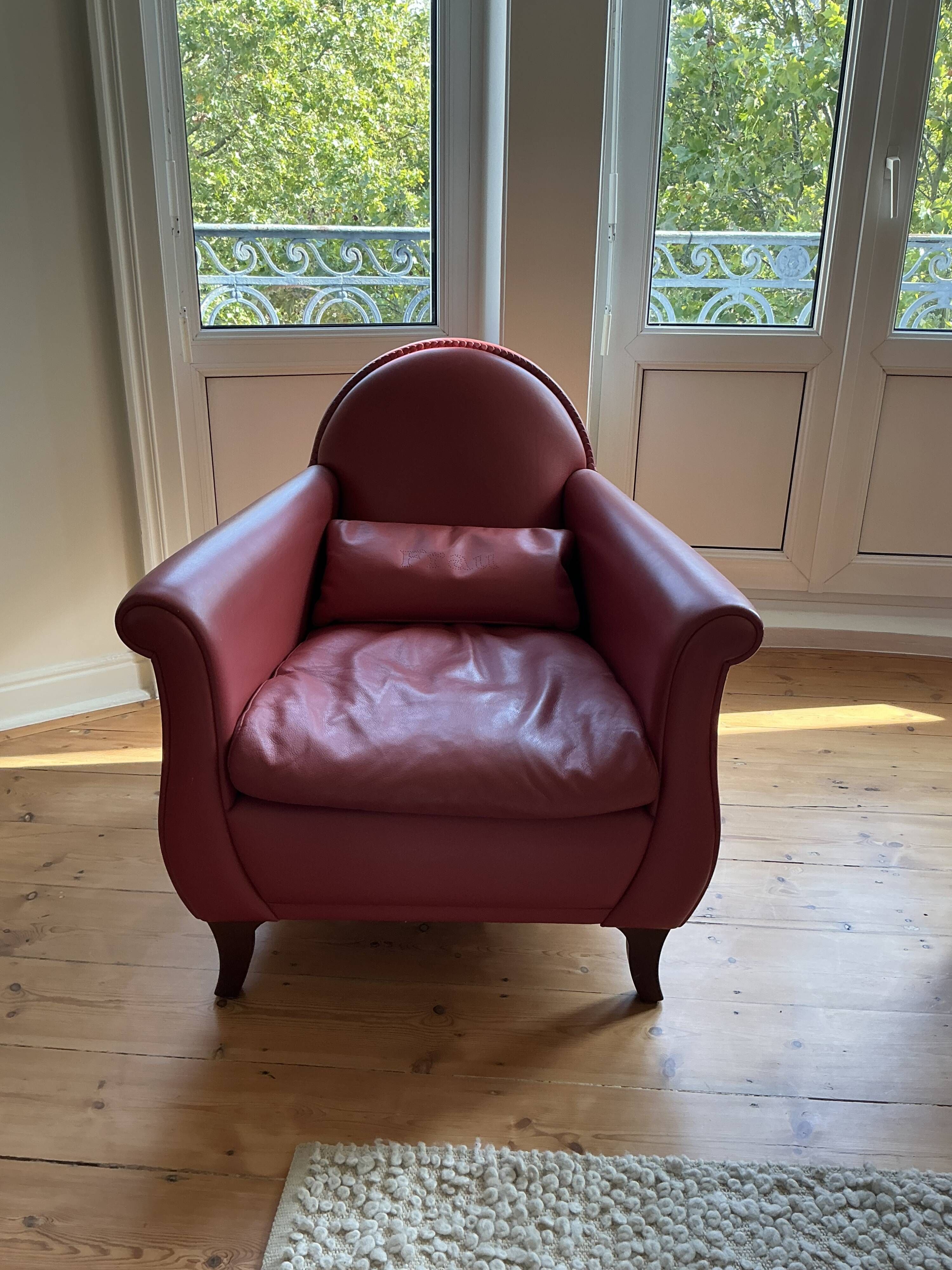 Pair of Lyra armchairs – Renzo Frau for Poltrona Frau – burgundy leather