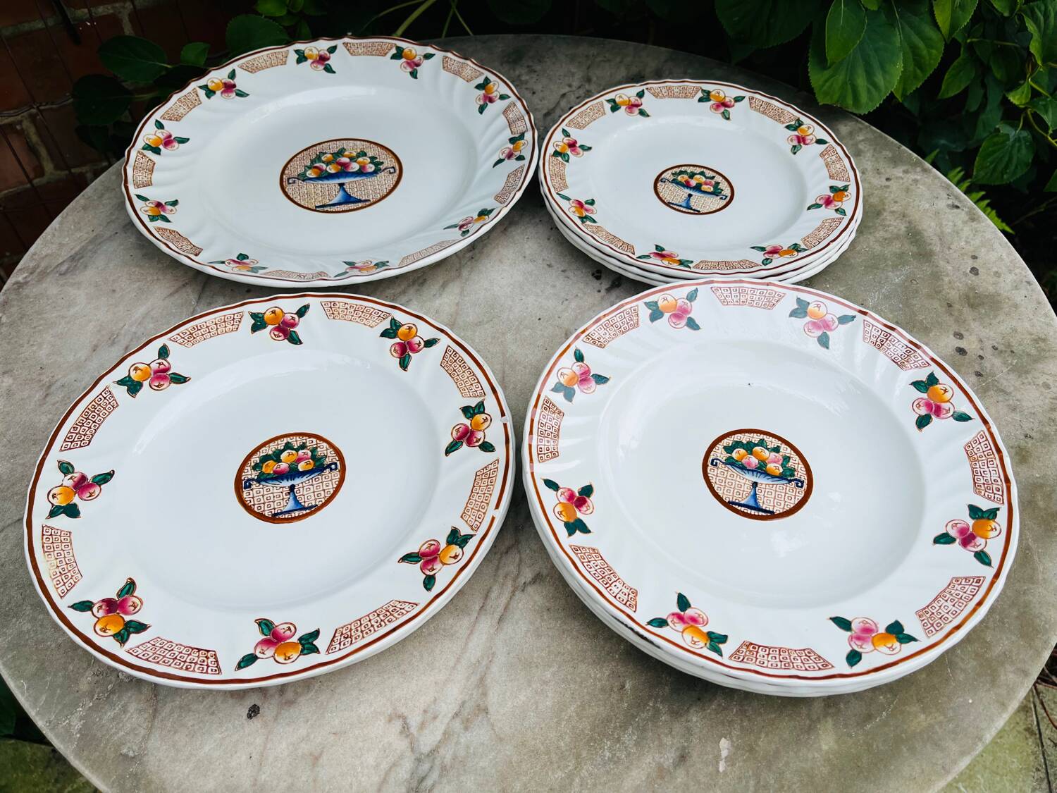 Plat et assiettes art deco, Longwy - décor Maurice