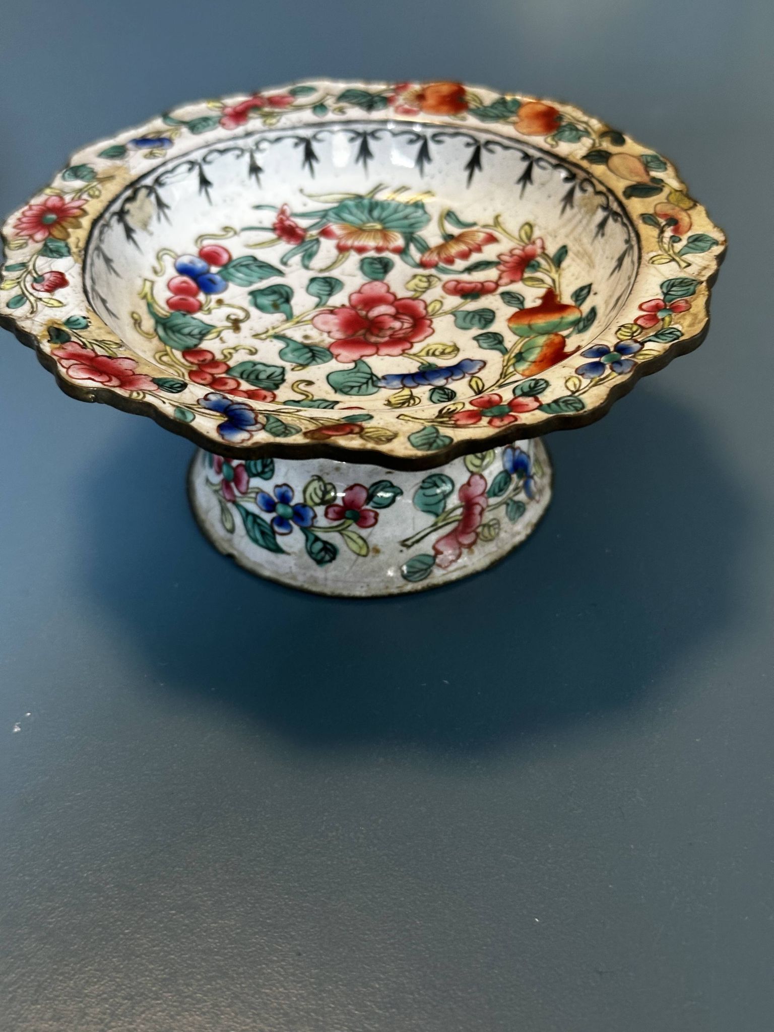 Pair of footed bowls in Canton enamel – China – floral decoration – F
