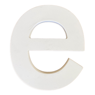 Lettre d’enseigne en bois « e »